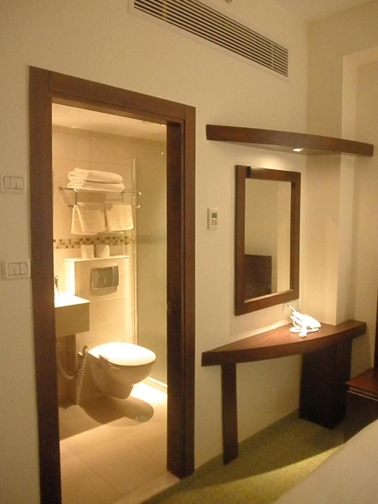 Commodore Hotel Baitulmaqdis Luaran gambar